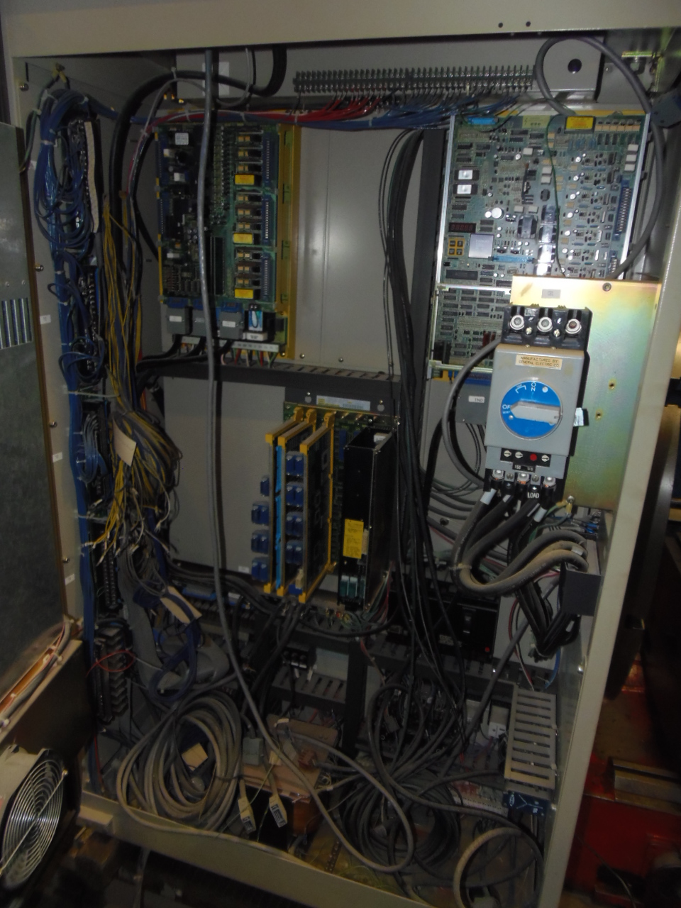 GE FANUC O-MC CNC CONTROL WITH CABINET, WITH A06B-6058-H334, A06B-6059-H203, A02B-0098-B511, 1990, FANUC 0-MC