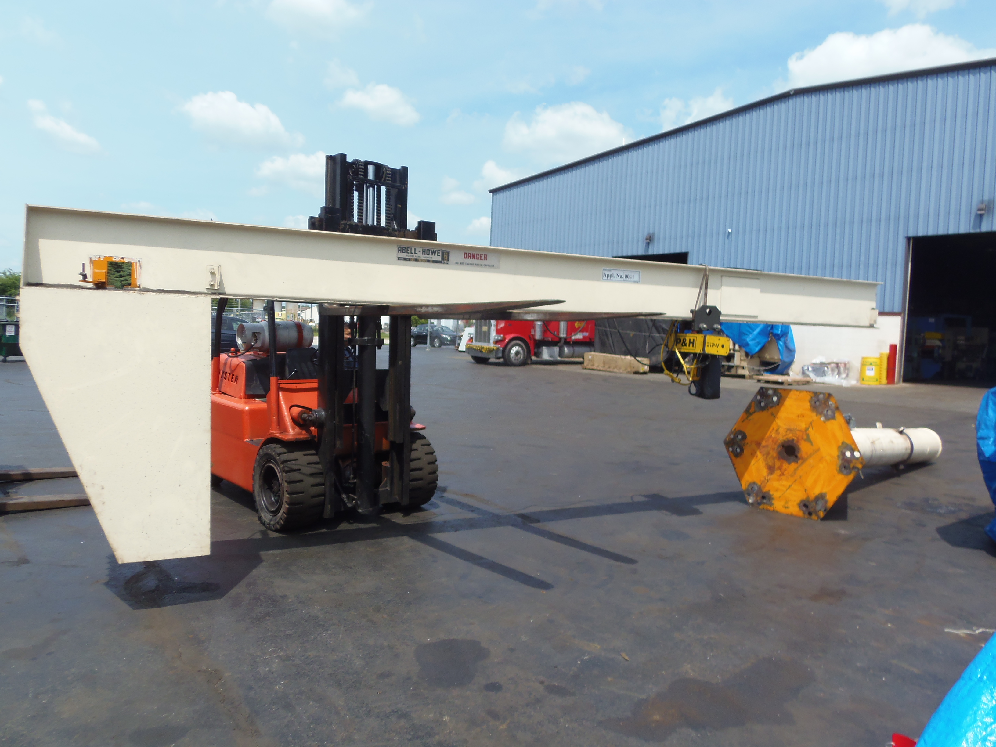 2 TON, FLOOR MOUNTED JIB CRANE, 21' SPAN, P&H ZP-10 HOIST, APPROX 15' UNDER SPAN