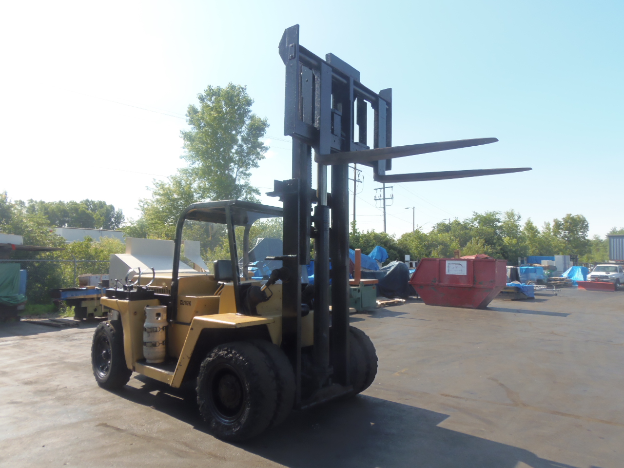 25,000 LB. CLARK FORK LIFT, MODEL CHY250S, TYPE LP, 6' FORKS, USED EVERY WEEK 