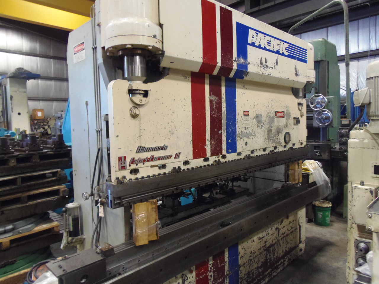 135 TON X 10' PACIFIC, 8'4" BET., LIGHT CURTAINS, HYD, RAPIDSET 304B CTRL, CROWNING, AUTO CLAMP, DIE SHIFT, HAMMERLE TOOLING SYSTEM, 1985