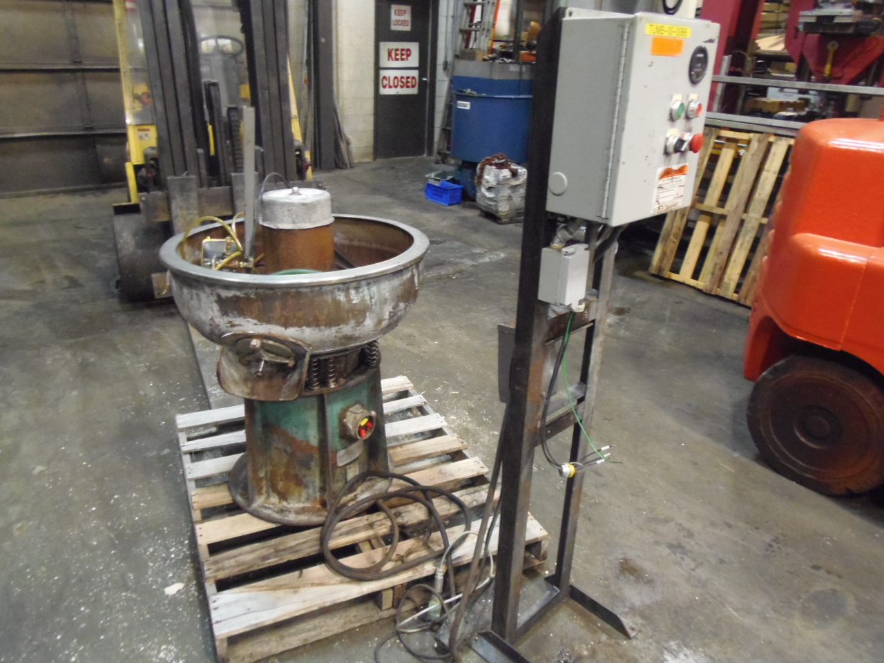 3 CU FT. SWECO VIBRO ENERGY FINISHING MILL, VIBRATORY DEBURRING BOWL, APPROX 30" DIAMETER x 10" DEEP