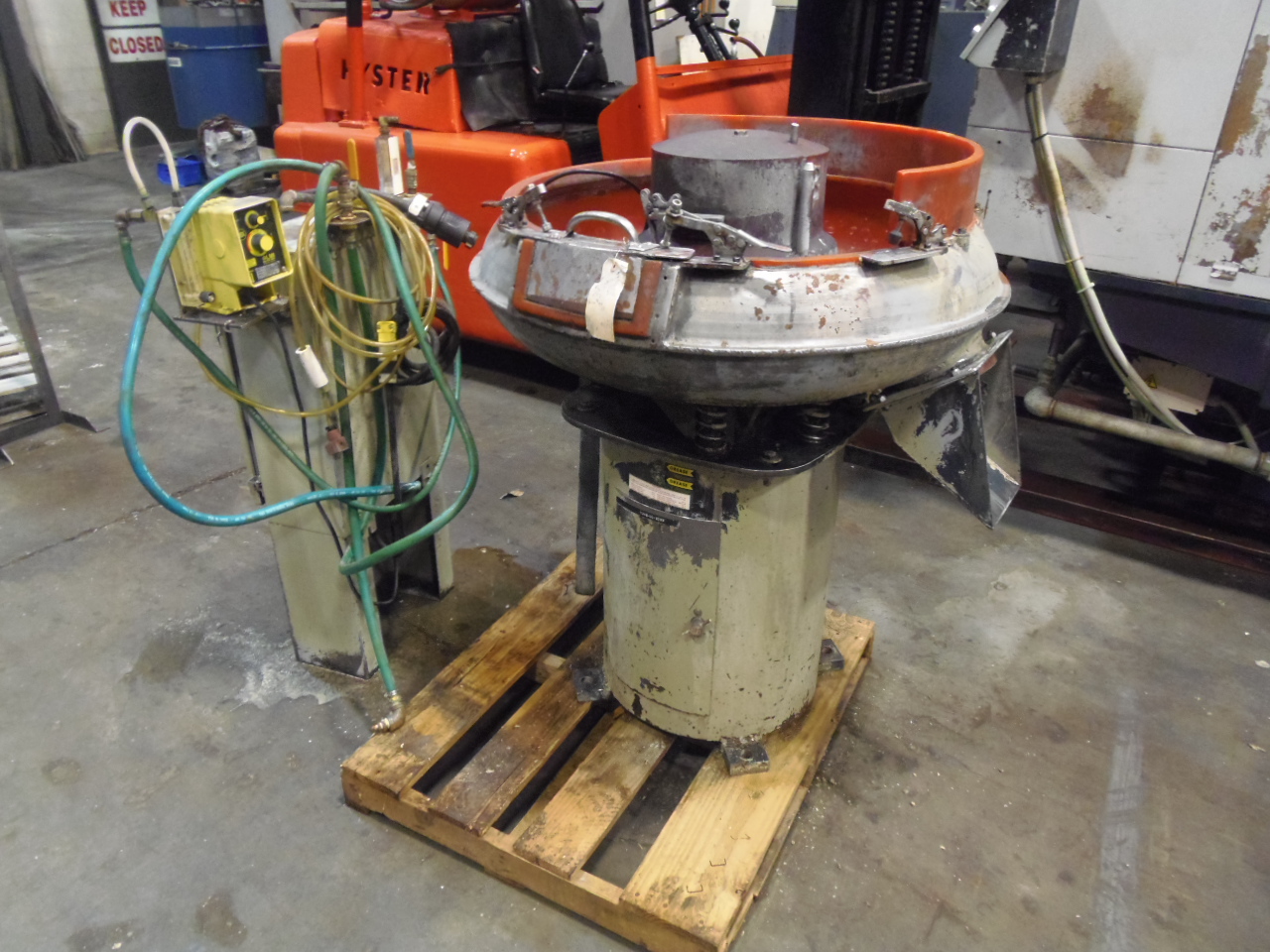 2.5 CU FT. ALMCO VIBRATORY FINISHER BOWL TYPE, MODEL OR3, 1995
