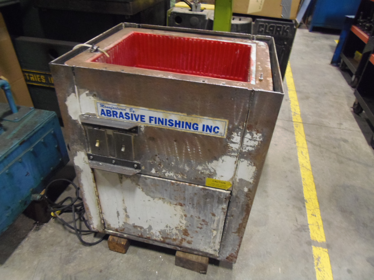 2.5 CU FT. ABRASIVE FINISHING BURR BENCH METAL FINISHER, MODEL 2016 SQ, 1 HP