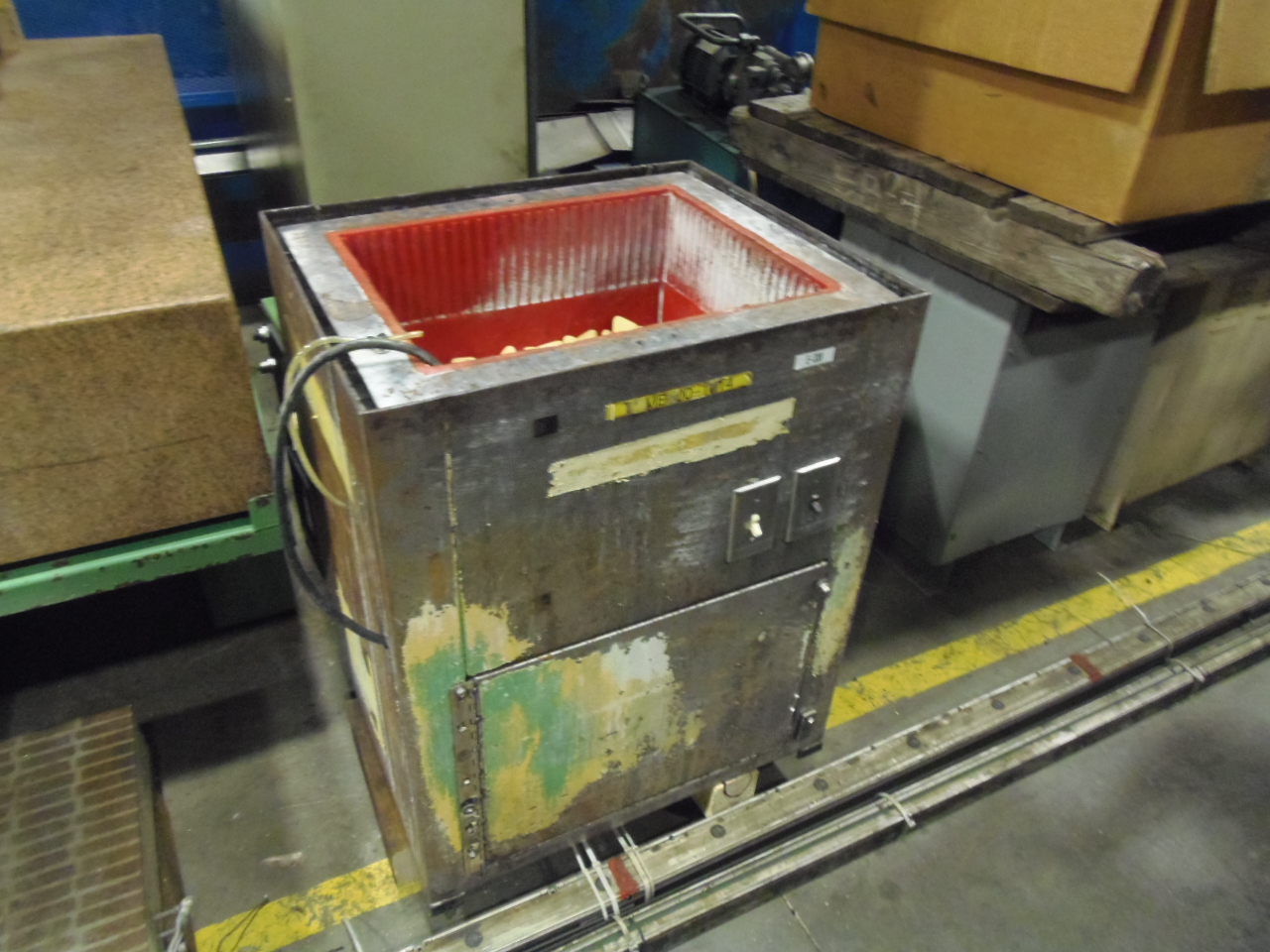 2.5 CU FT. ABRASIVE FINISHING BURR BENCH METAL FINISHER, MODEL 2016 SQ, 1 HP