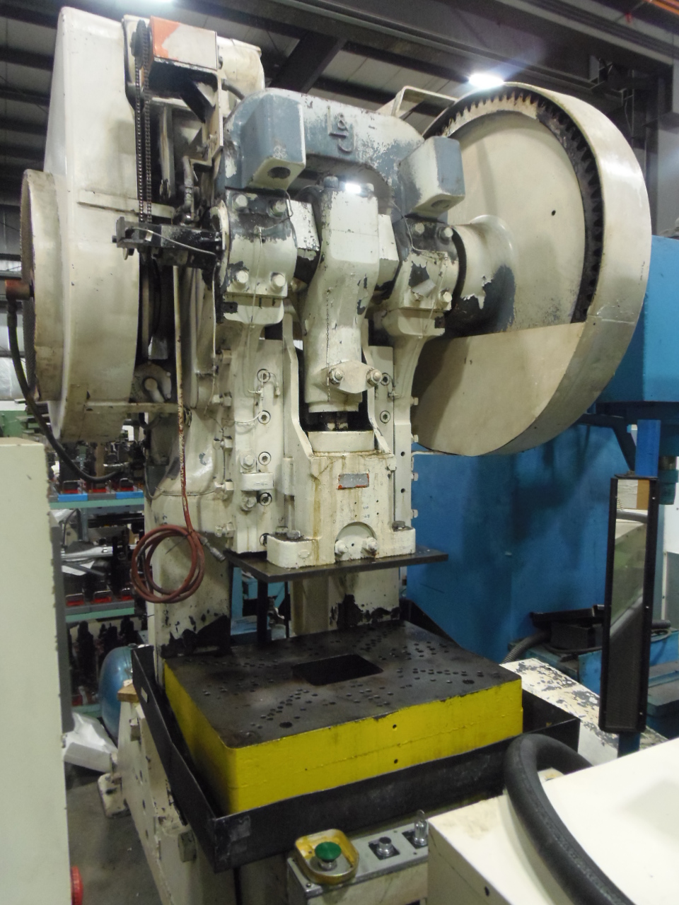 100 TON PRESS L & J, 5" STR., 4" ADJ., 18" SH, 38 X 28 BED, LIGHT CURTAINS, CIECO CONTROLS