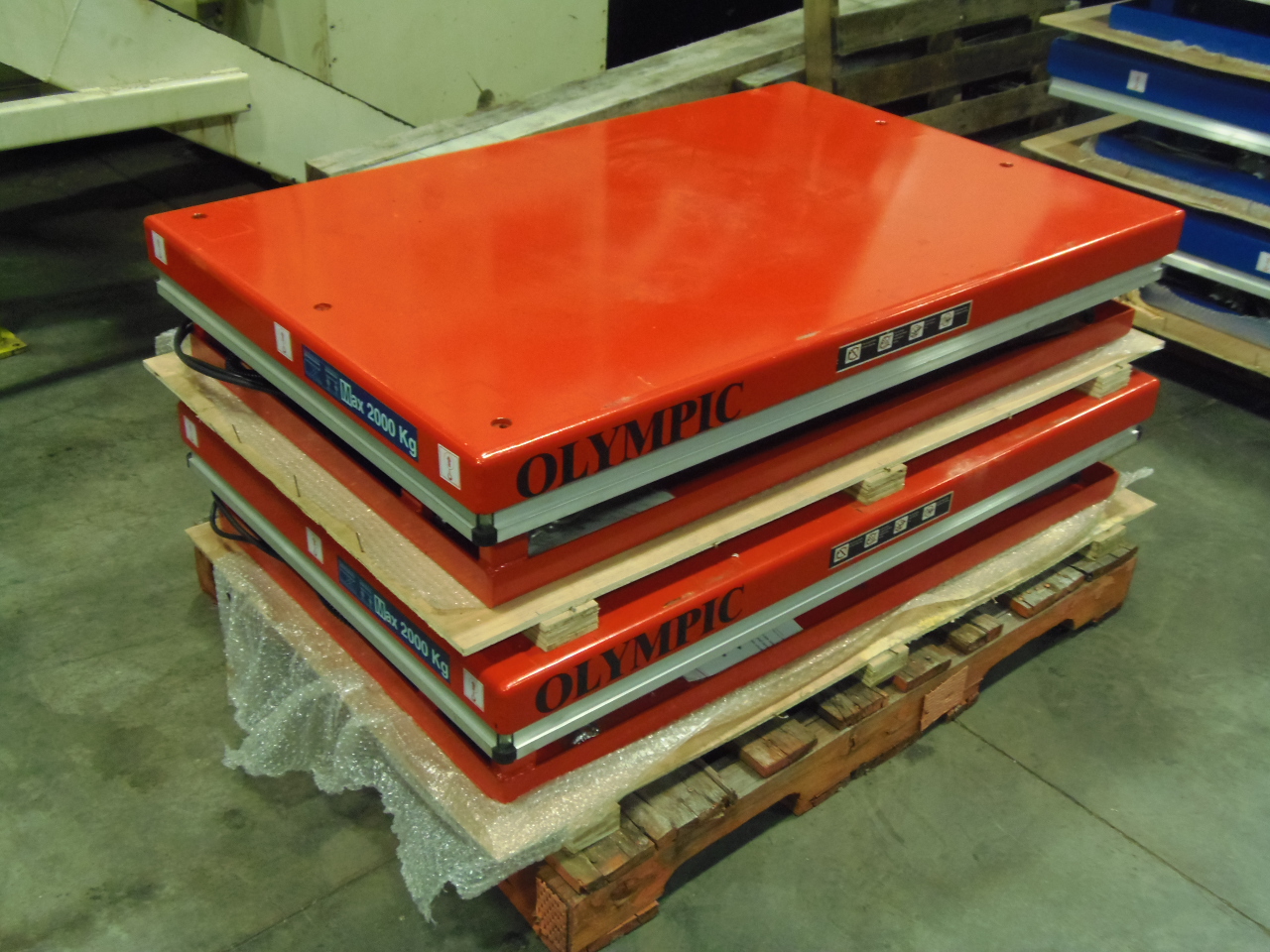 4400 LB OLYMPIC HYDRAULIC LIFT TABLE, UNUSED, 32" X 52" TABLE, 39.4" LIFT, 110V