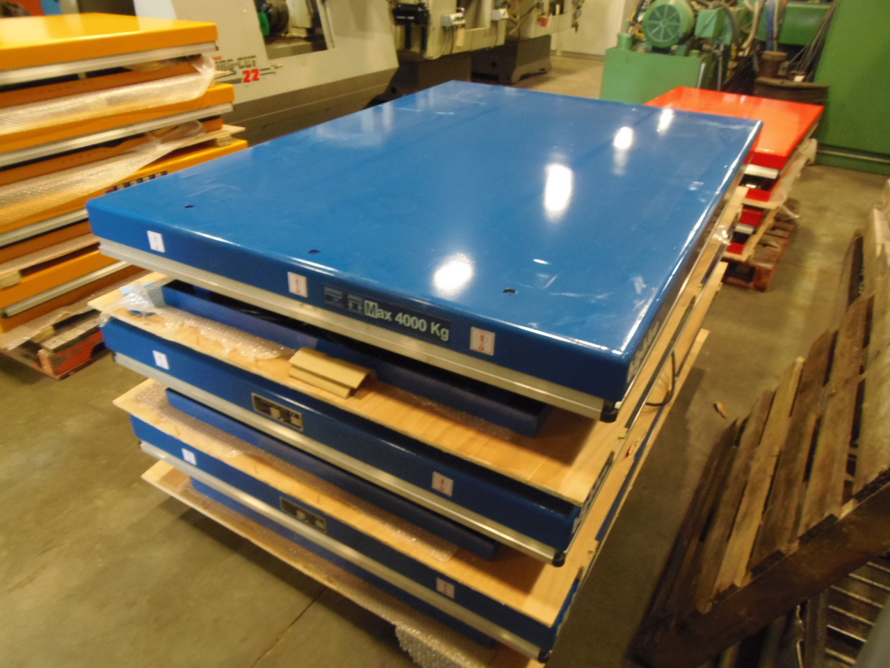 8,800 BLUE GIANT, UNUSED, MODEL HW4001, HYDRAULIC LIFT, 110 SINGLE PHASE MOTOR, 47" X 67" TABLE, 41" LIFT, 4 AVAILABLE