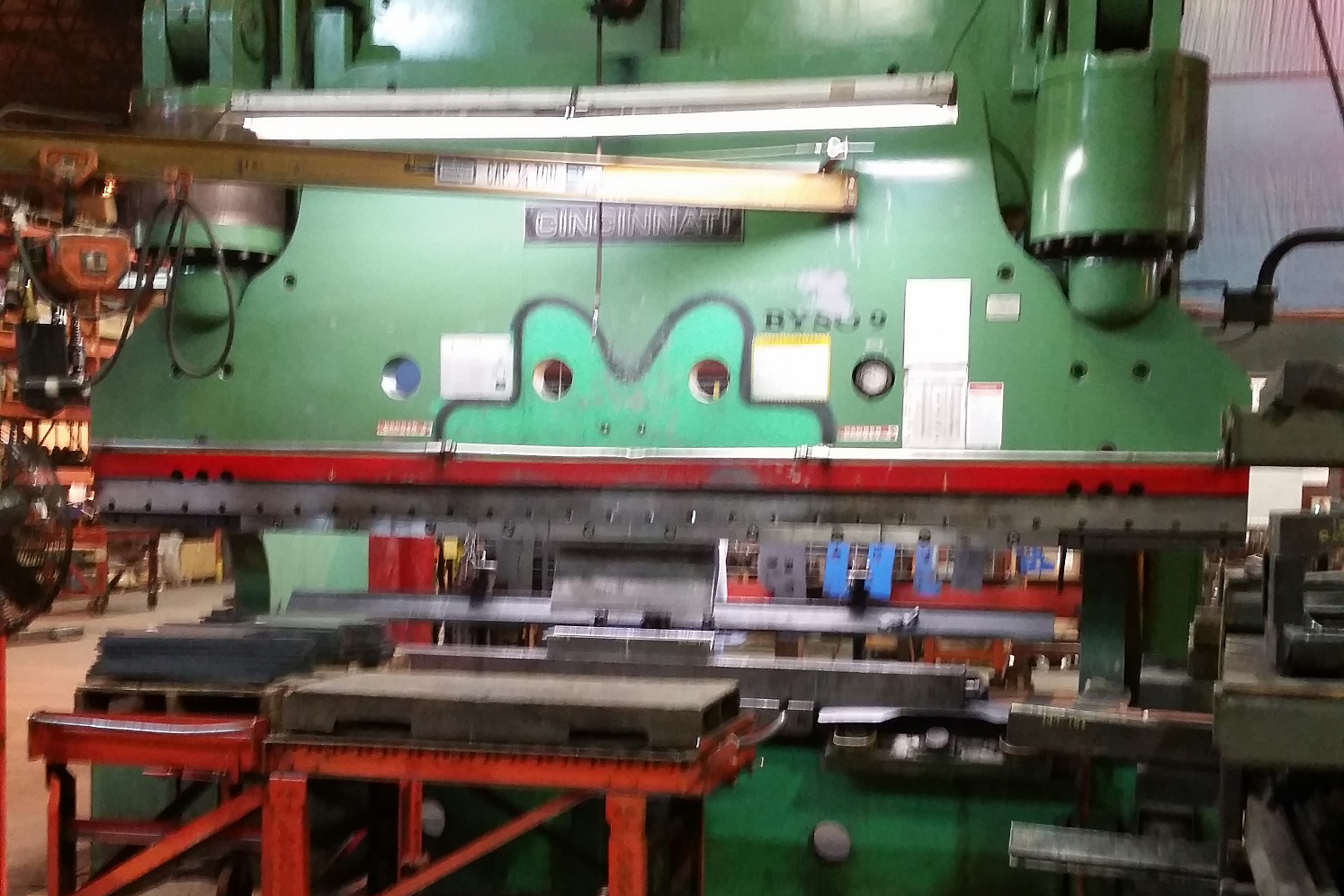 600 TON X 14' CINCINNATI FORMASTER, 14'/10'6", HURCO AB7 WITH S8 BACKGAUGE, 1982